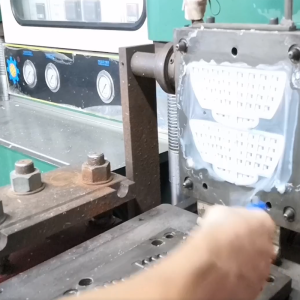 Silicone-Compression-Molding-Process1