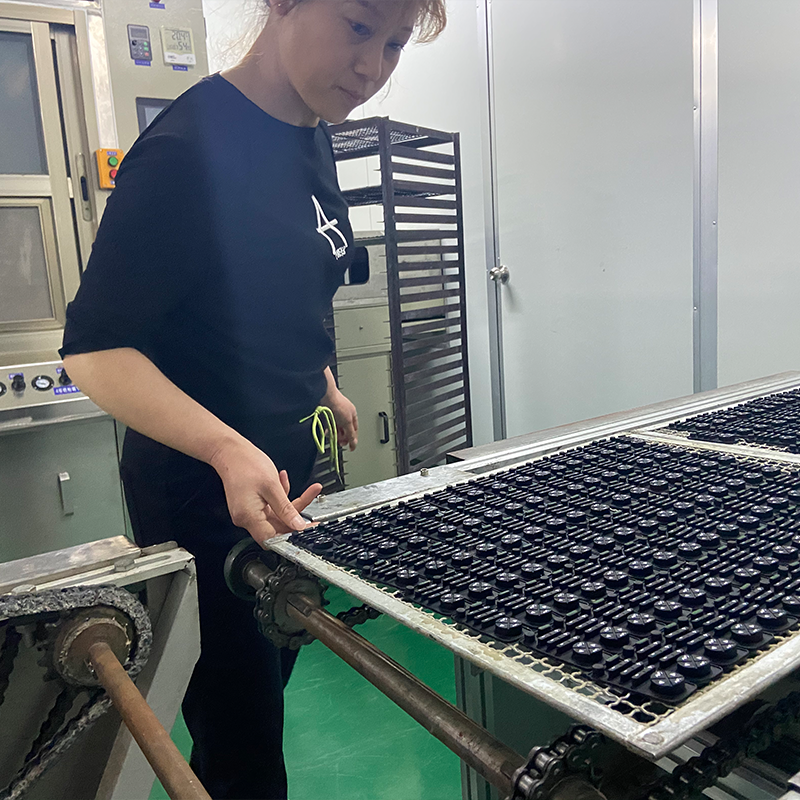 Detailed Guide to Silk Screen Printing on Silicone Rubber Keyboards9